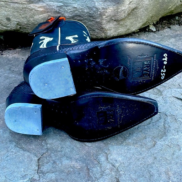 FRYE FAITH BLACK & WHITE LEATHER WOMANS COWBOY BOOTS - 9 - NIB ! 🤠 - Picture 13 of 14